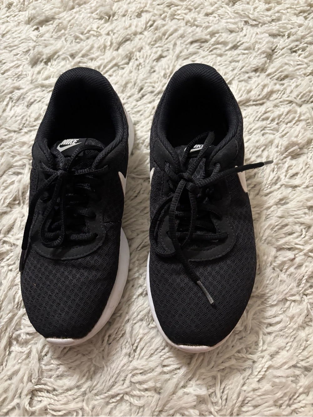 Nike Tanjun Sneakers Women’s Black & White Athletic Running Shoes Size 6.5
